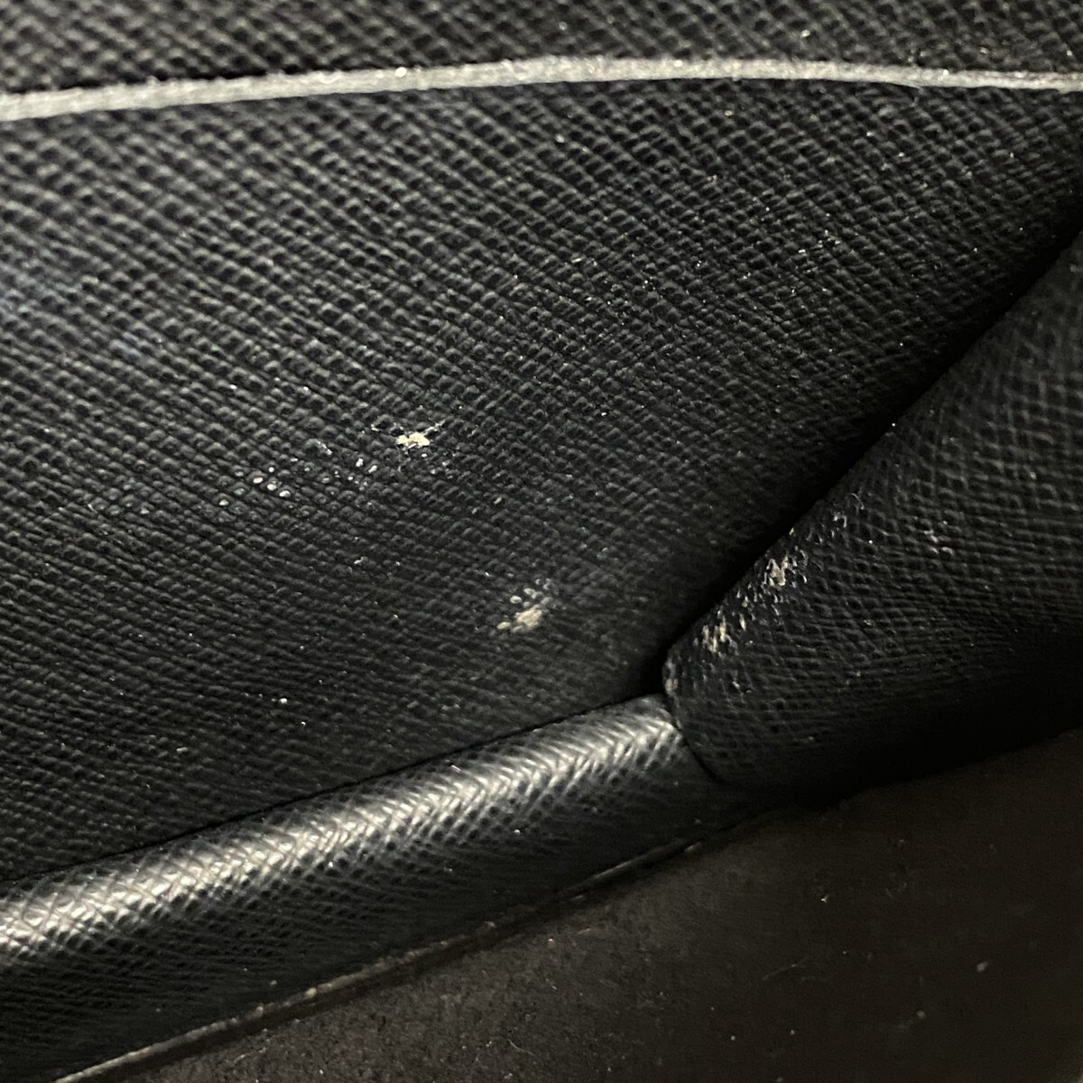 【5mc3657-h】ルイヴィトン ショルダーウォレット エピ ポルトフォイユツイストベルト M68750 ノワール【中古】レディース_画像8