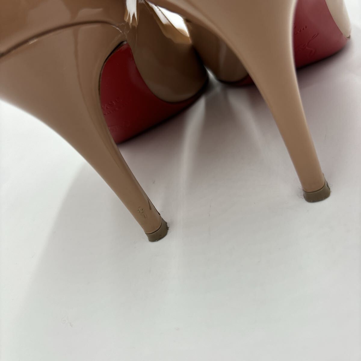 E* 保存袋付 イタリア製 '高級感溢れる' Christian Louboutin クリスチャンルブタン 本革 エナメルレザー ヒール / パンプス EU36.5 23cm _画像9