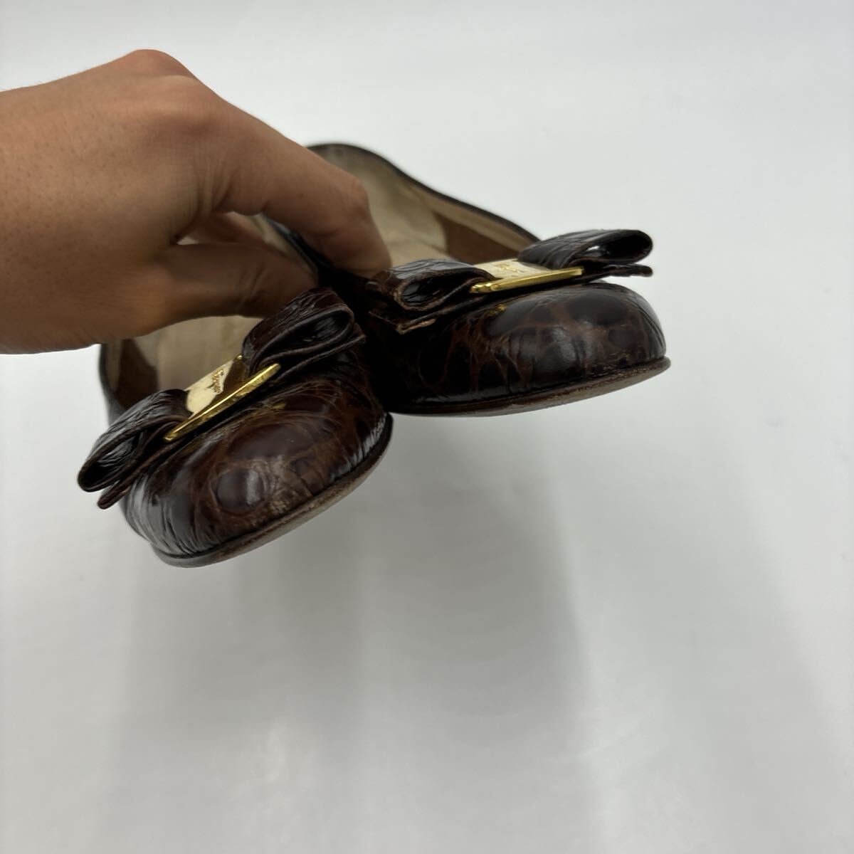 B ＊ 伊製 '高級婦人靴' Salvatore Ferragamo サルヴァトーレフェラガモ 本革 クロコ型押し ヴァラリボン ヒール / パンプス 5.5C 22.5cm _画像8