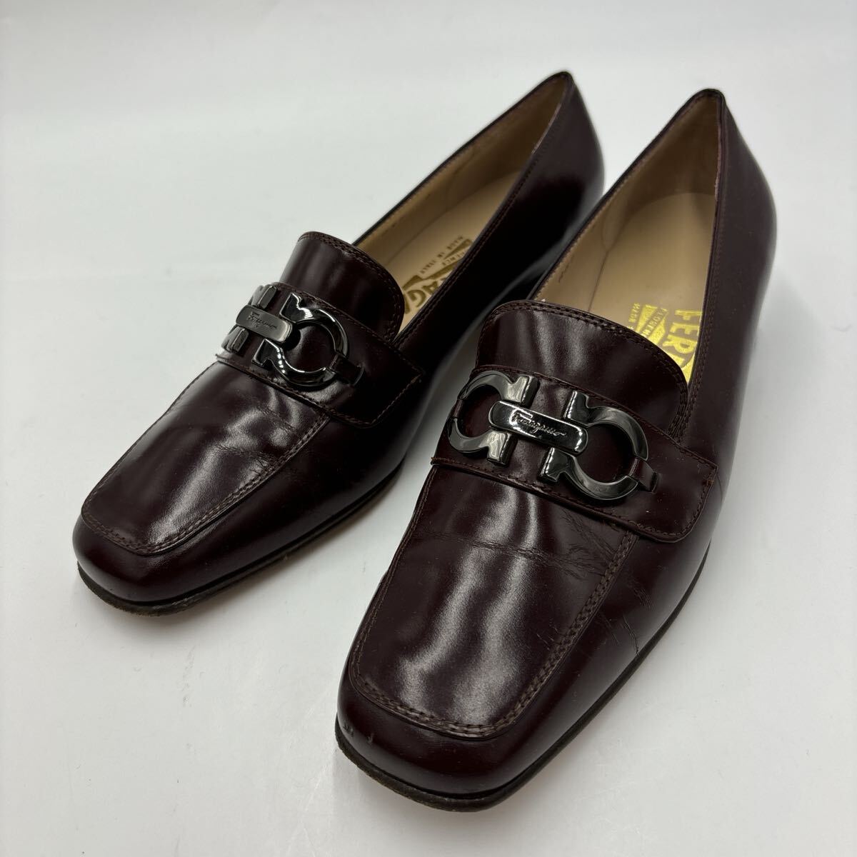 * с коробкой сделано в Италии ' высококлассный женская обувь ' Salvatore Ferragamo Salvatore Ferragamo натуральная кожа gun chi-ni каблук / туфли-лодочки 5C 22cm женский 