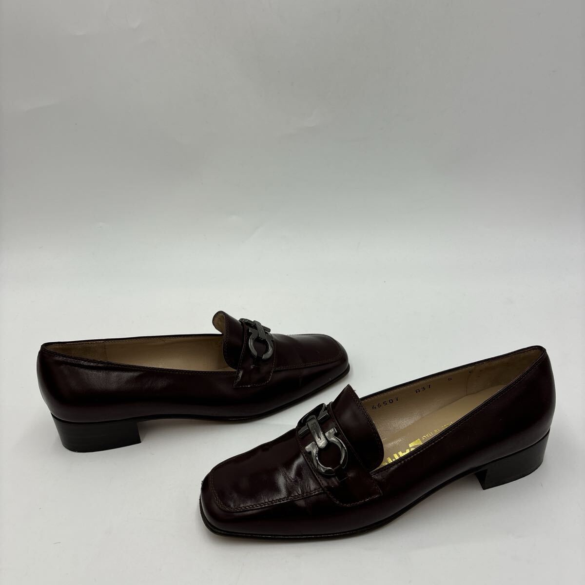 * с коробкой сделано в Италии ' высококлассный женская обувь ' Salvatore Ferragamo Salvatore Ferragamo натуральная кожа gun chi-ni каблук / туфли-лодочки 5C 22cm женский 