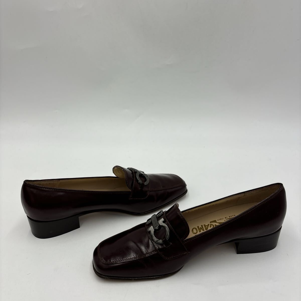 * с коробкой сделано в Италии ' высококлассный женская обувь ' Salvatore Ferragamo Salvatore Ferragamo натуральная кожа gun chi-ni каблук / туфли-лодочки 5C 22cm женский 