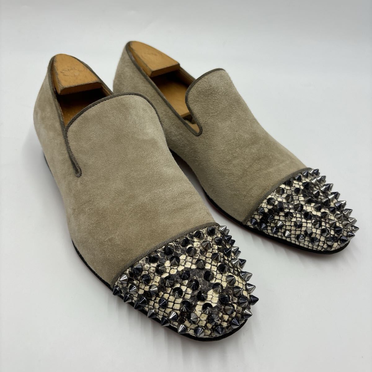 W * イタリア製 '高級紳士靴' Christian Louboutin クリスチャンルブタン 本革 スタッズ オペラシューズ 革靴 ローファー EU41 26cm _画像2