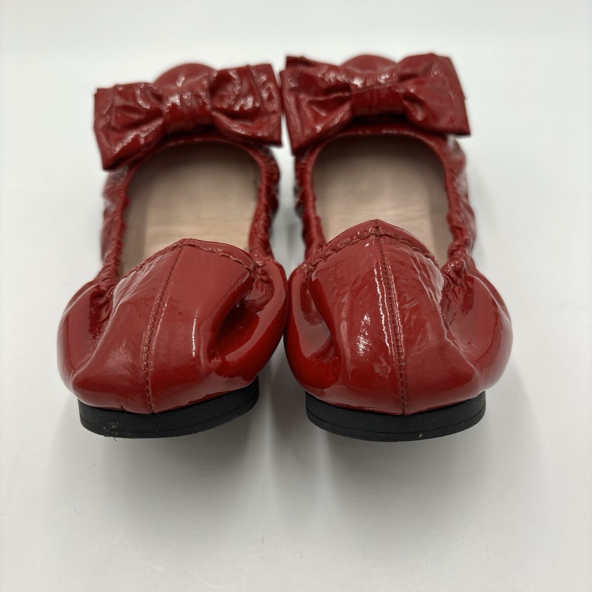 N * '高級感溢れる' miu miu ミュウミュウ 本革 エナメルレザー リボン バレエシューズ / フラット シューズ EU37.5 23.5~24cm レディース_画像5