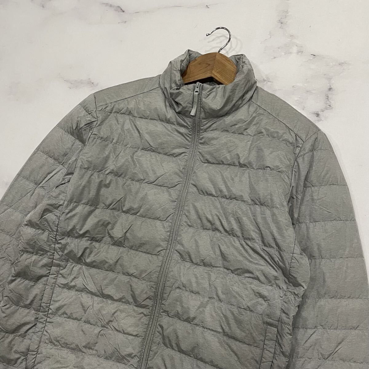 L ○ 極上DOWN90%使用 '保温性抜群' UNIQLO ユニクロ ジップアップ 中綿 ダウンジャケット size:L 上着 メンズ アウター グレー_画像3
