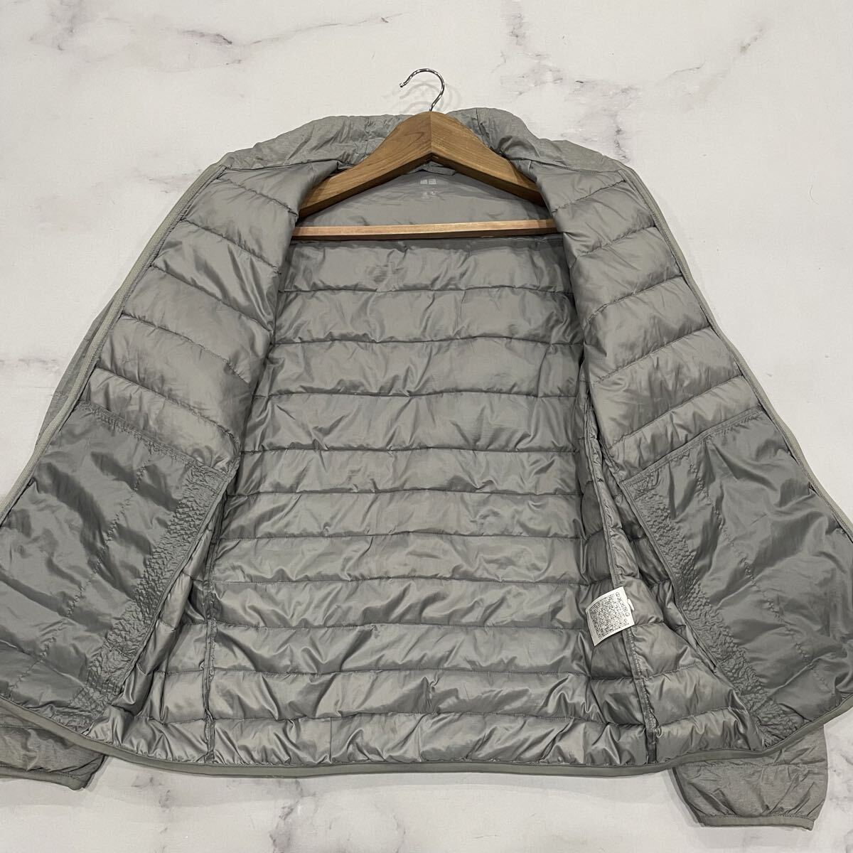 L ○ 極上DOWN90%使用 '保温性抜群' UNIQLO ユニクロ ジップアップ 中綿 ダウンジャケット size:L 上着 メンズ アウター グレー_画像5