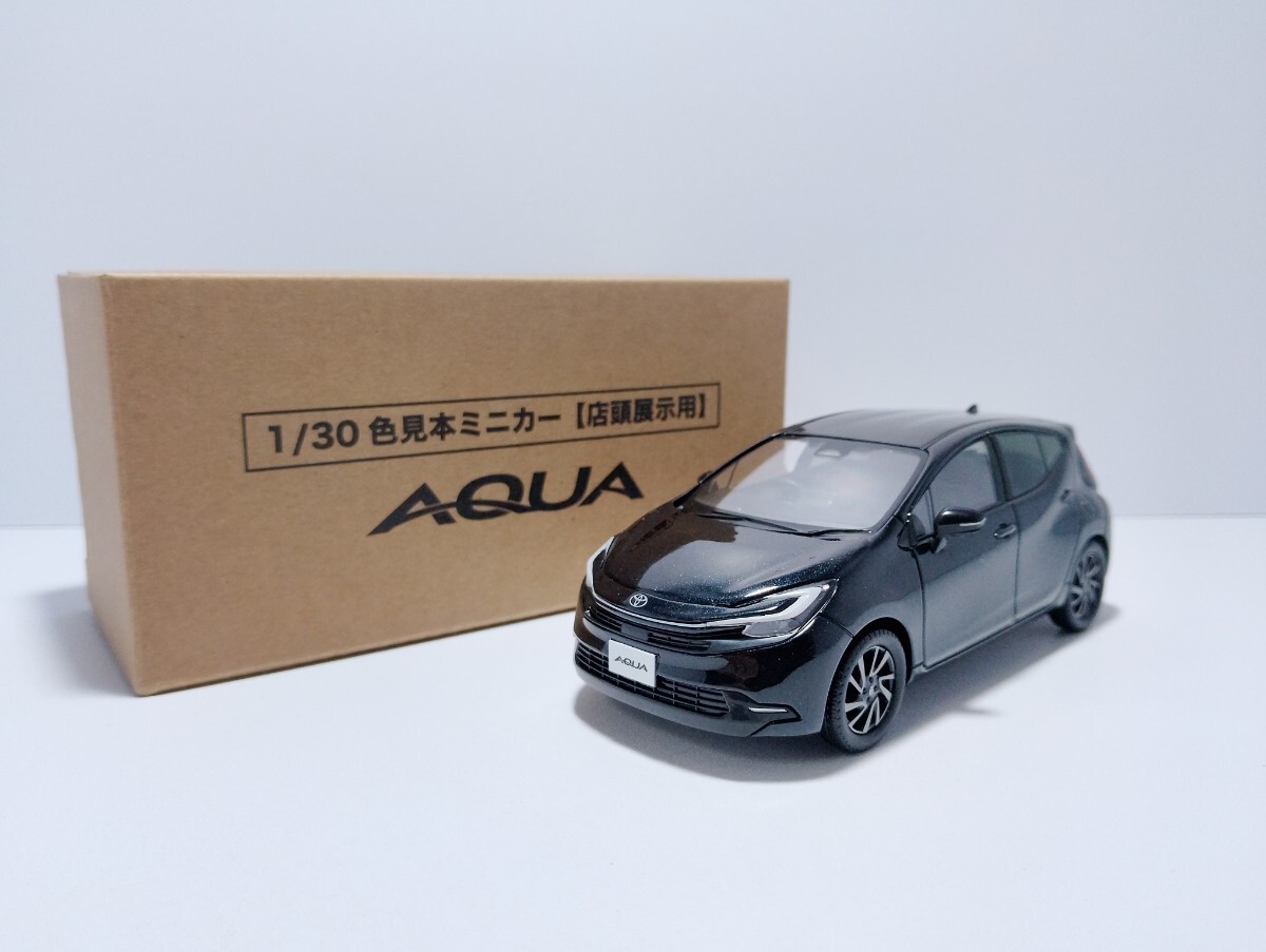 【新品未開封】トヨタ 新型アクア ミニカー ブラックマイカ 1/30 トヨタ 新型アクア 後期 2025年モデル カラーサンプル