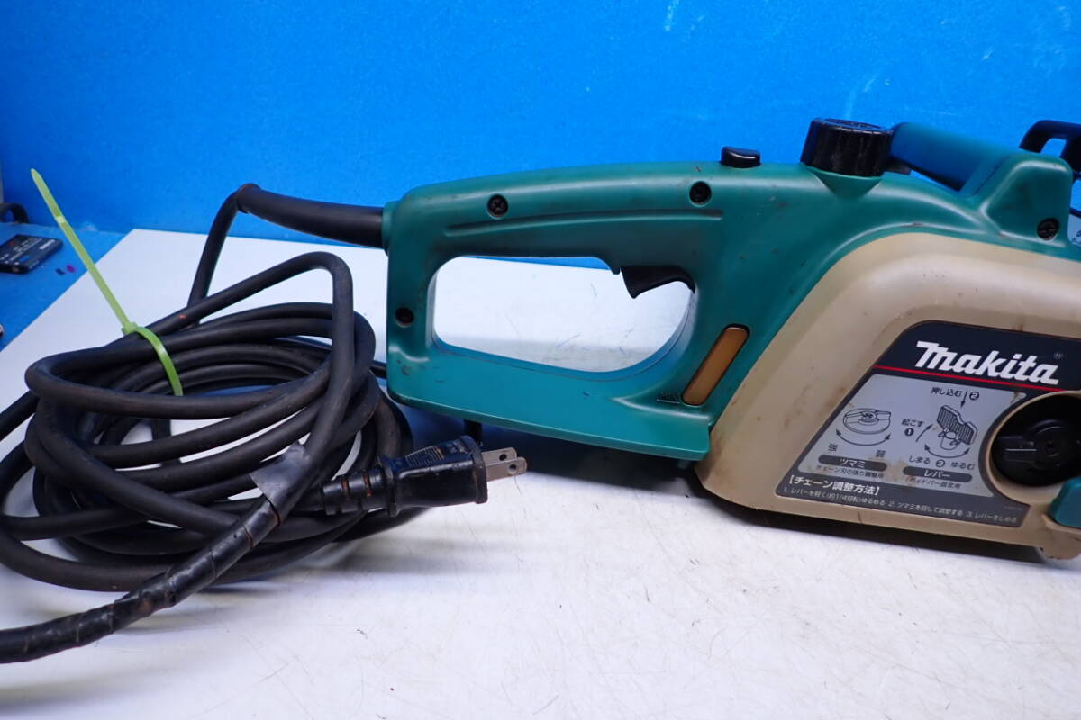 HM134#動作品★消耗少★makita マキタ 電気チェーンソー 350mm MUC350 切断機　_画像4
