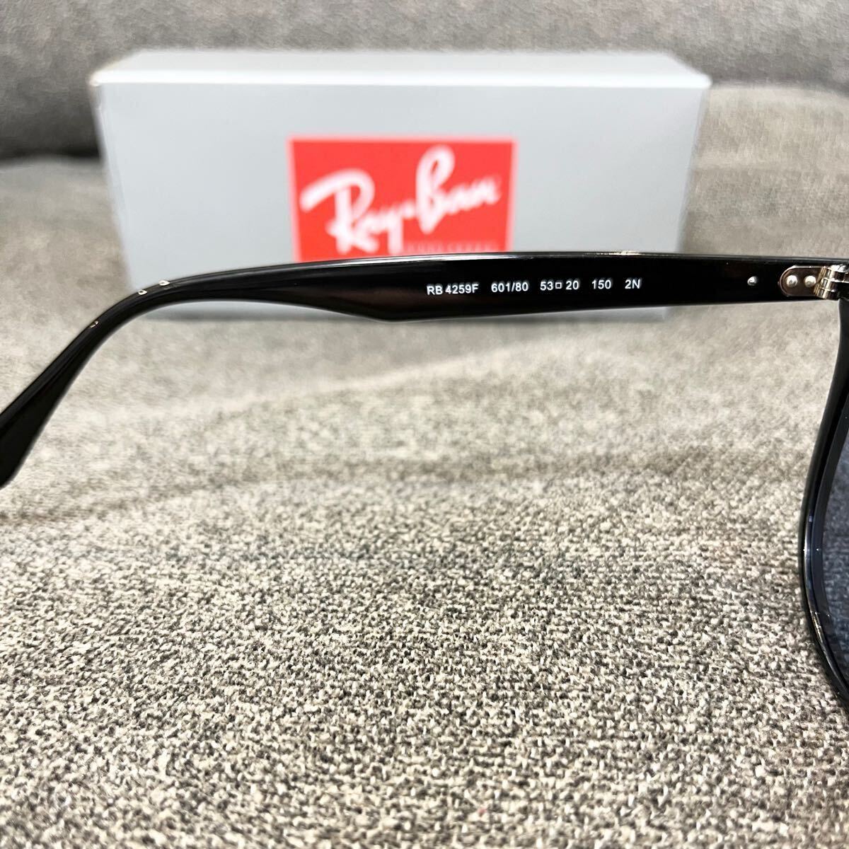 即決!正規品RayBan レイバン サングラス RB4259F 601/80 53 ブラック/ブルー アジアンフィット ルックスオティカジャパン正規 ケース茶_画像4
