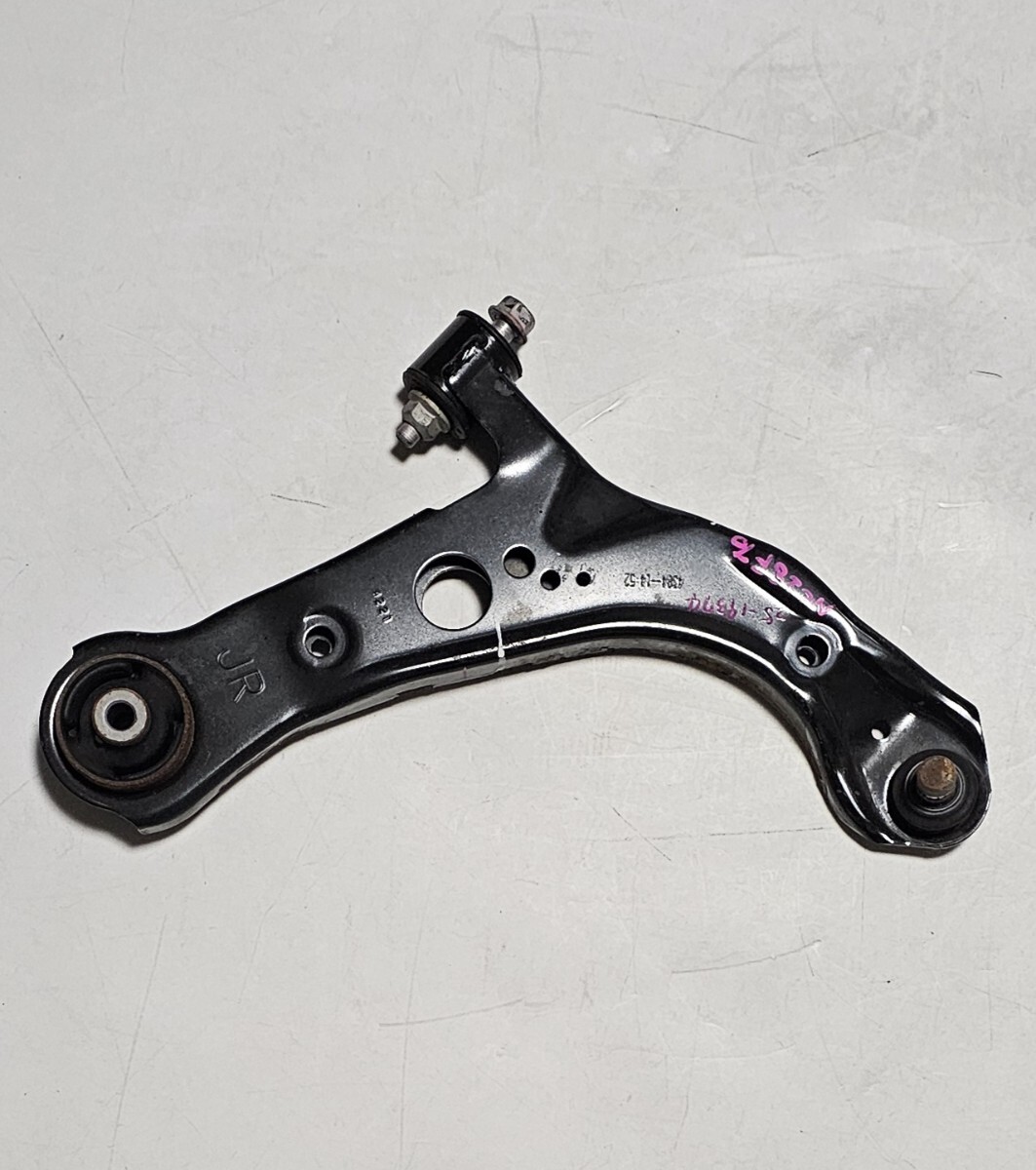 日産 セレナ・FNC28 純正 フロントロアアーム 右 ボールジョイント付 良品 低走 2023年車 C28/NC28/FC28/GC28/GFC28/SNC28品番:54500-7DA0A_画像1