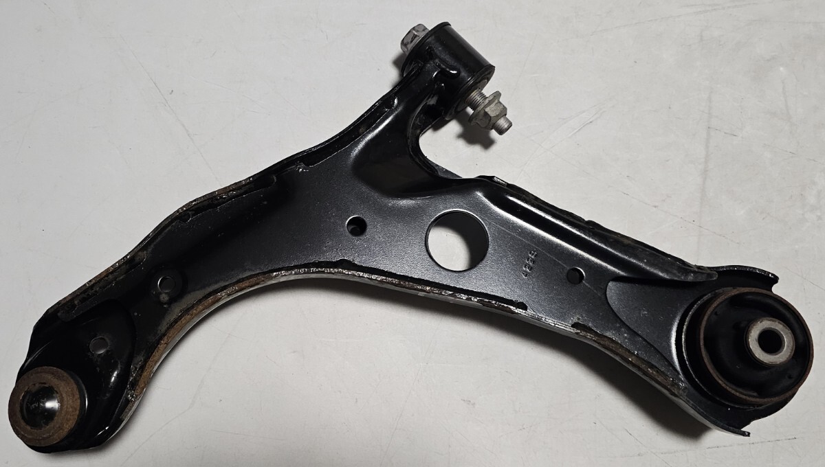 日産 セレナ・FNC28 純正 フロントロアアーム 右 ボールジョイント付 良品 低走 2023年車 C28/NC28/FC28/GC28/GFC28/SNC28品番:54500-7DA0A_画像9