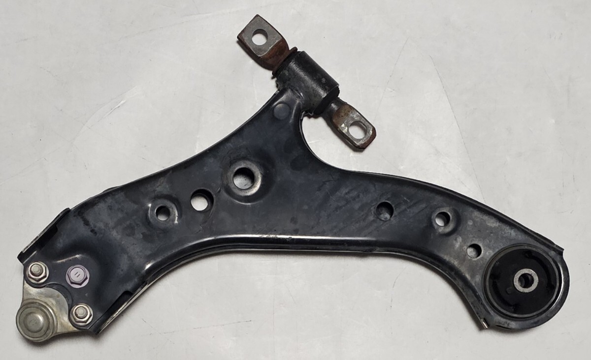 トヨタ RAV4・MXAA52 純正 フロントロアアーム 右 ボールジョイント付 良品 2024年 MXAA54/AXAH54 ハリアーMXUH80/AXUH80 品番:48068-42070_画像8