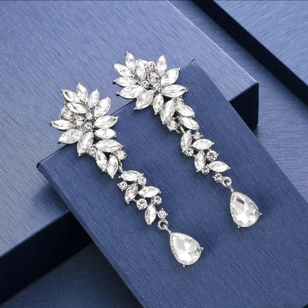 新品ピアス★ジルコニアピアス★ビジューピアス　揺れるピアス　ロングピアス　大ぶり　ラインストーンピアス　人工ダイヤモンドピアス_画像5