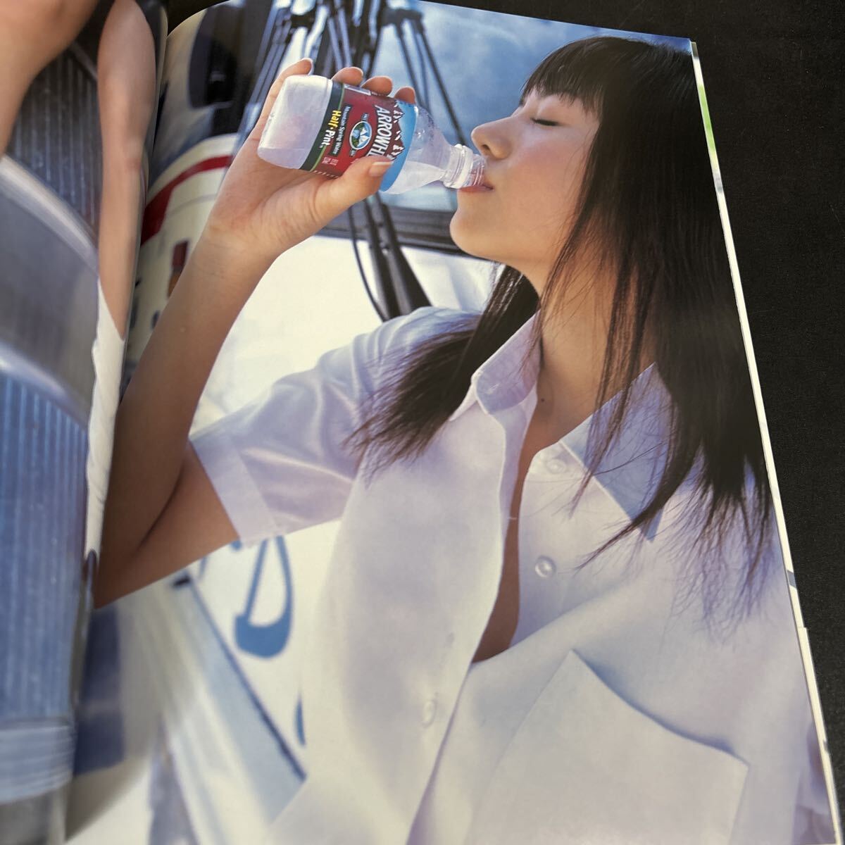 25-10-28『 広瀬麻衣　ファースト写真集　mai17's Letter』ビキニ　水着_画像3