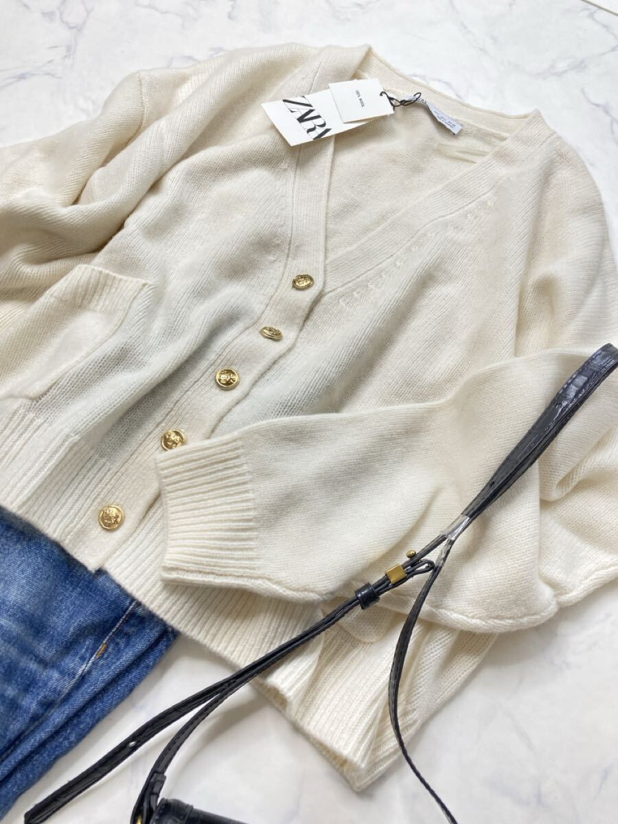 ZARA ザラ★タグ付き未使用★大人素敵★ウール100% ゴールド釦 シンプル ニットカーディガン セータートップス★オフホワイト Lサイズ 1037_画像3