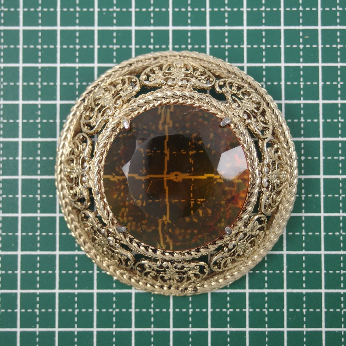 UK4309◆ 大ぶり ラウンド アンバー系 ガラスストーン フラワーモチーフ 色石 英国 イギリス ◆ ヴィンテージブローチ ◆_画像5