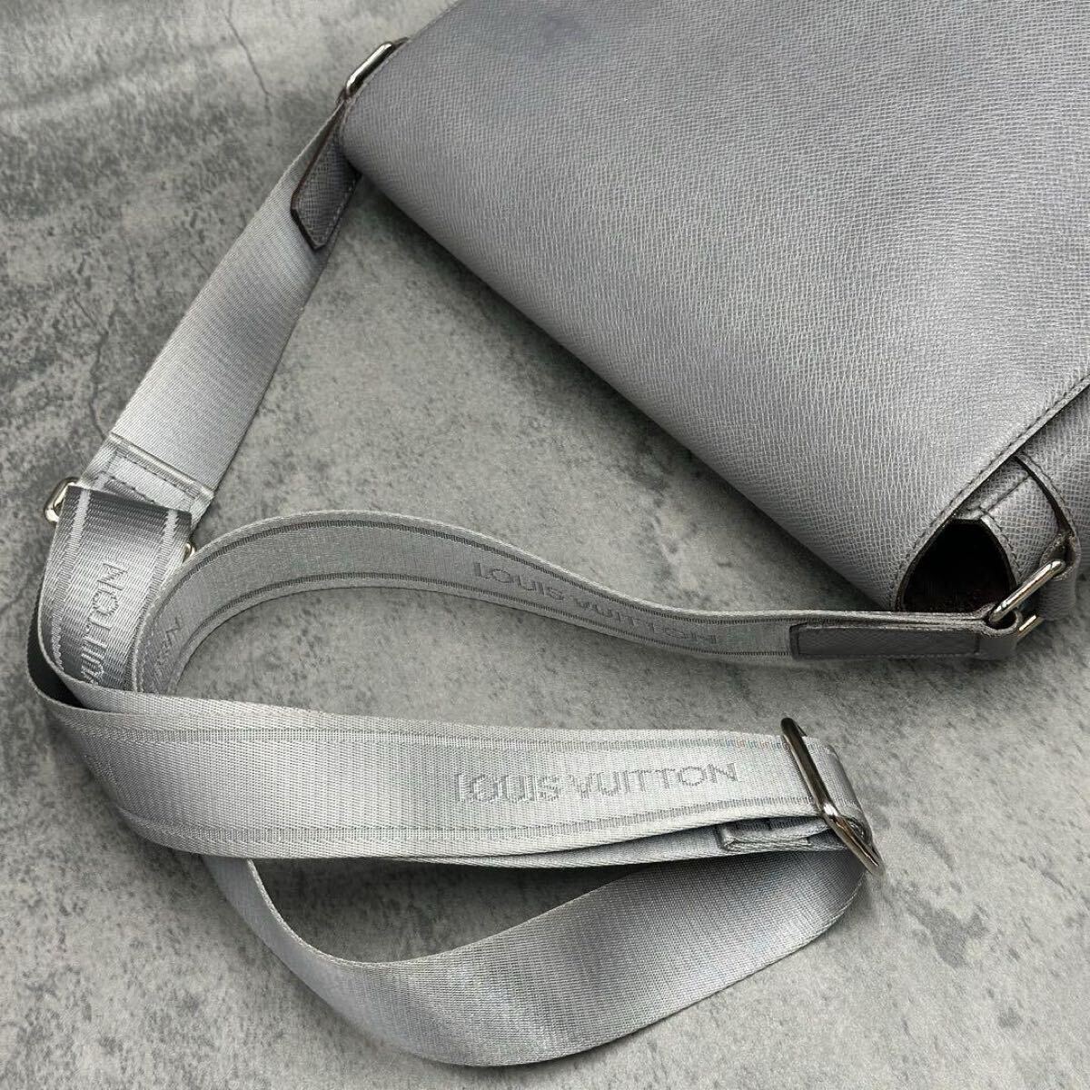 美品 ルイヴィトン LOUIS VUITTON ミロ メンズ メッセンジャーバッグ タイガ 斜め掛け A4 フラップ ショルダー レザー 灰 グレー M32631_画像9