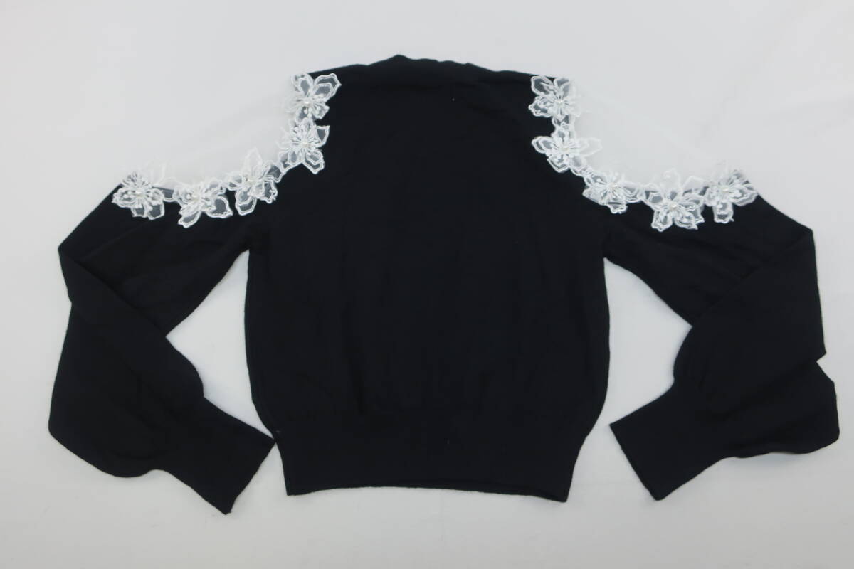 【送900円】2395 未着用品 dazzlin ダズリン ショルダーシアーニット バルーンスリーブ 花飾り パール 長袖 ブラック F _画像9