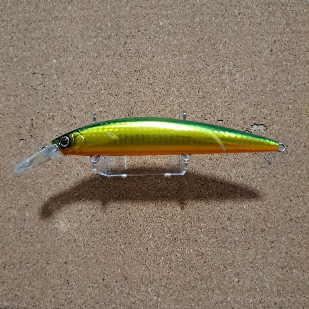 中古品 デュエル ハードコア ヘビーシンキングミノー110S ゴールドグリーン 送料140円_画像1