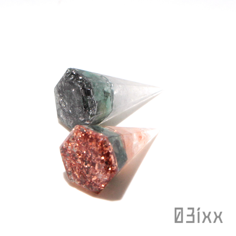 【送料無料・即決】盛塩オルゴナイト 六角錐ミニ 2点セット エメラルド 翠玉 安定の石 天然石 インテリア お守り 盛り塩 【5月誕生石】_画像5