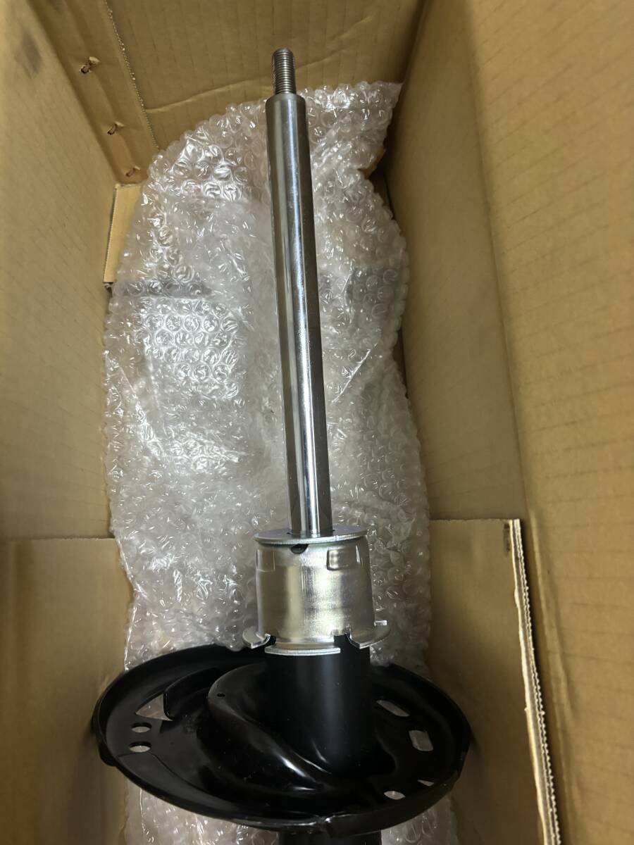 フロント左ショックアブソーバー マツダ CX-5 (LDA-KE2FW)_画像3