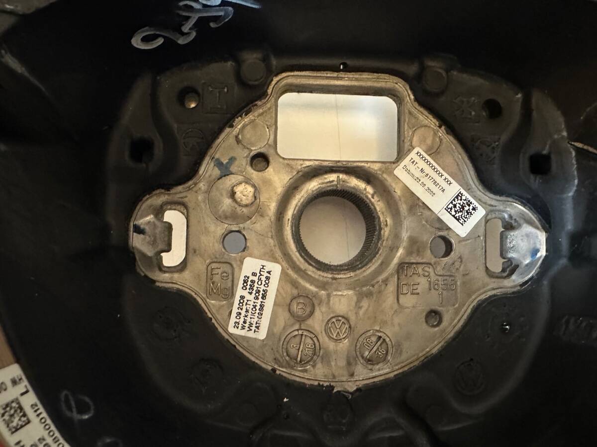 ◇◇VW フォルクスワーゲン純正 ゴルフV GTI ピレリ 限定車用 イエローステッチ VW ゴルフ5・EOS等 USED品 ◇◇_画像8