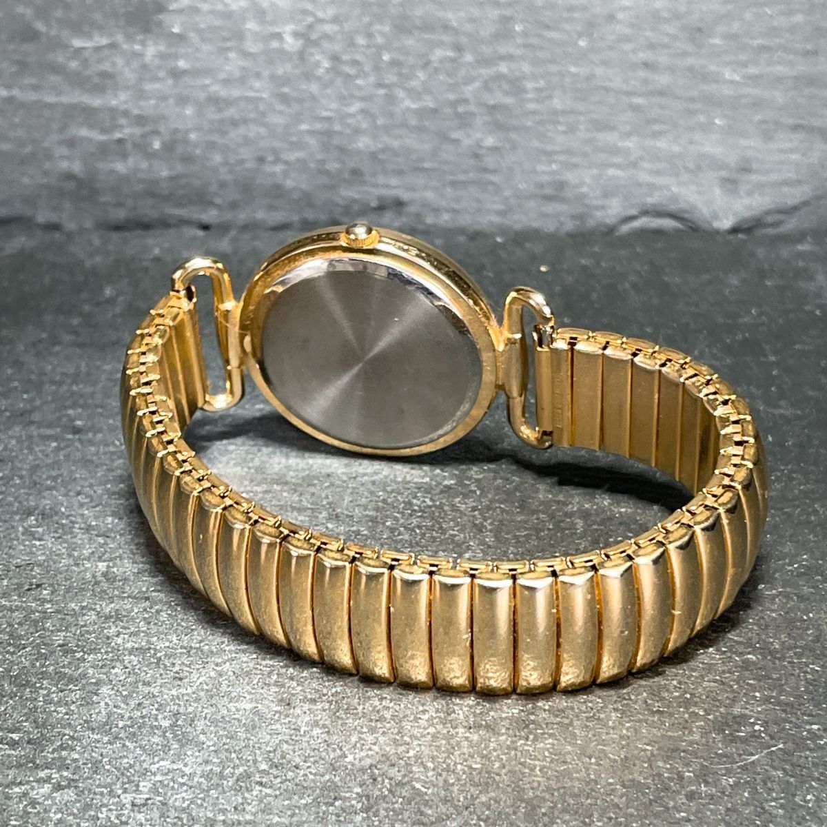 腕時計 アナログ クオーツ 3針 ホワイト文字盤 伸縮バンド メタルバンド ゴールド ラウンド ステンレス 新品電池交換済み 動作確認済み_画像5