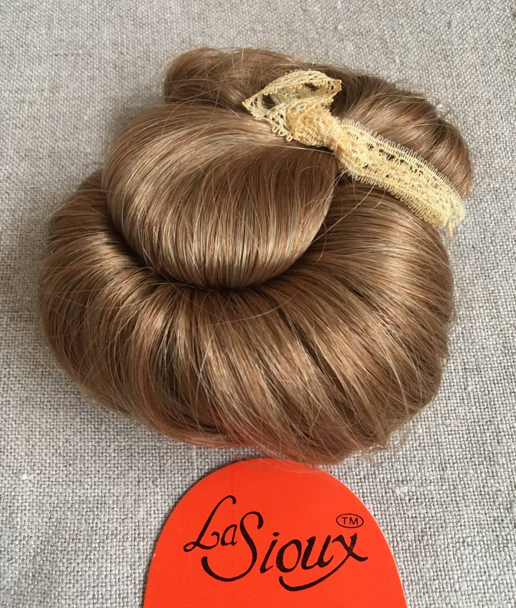 08w ビスクドール用ウィッグ La Sioux LS 2827 サイズ 6-7インチ ANTIQUE BLONDE (アンティーク ブロンド)_画像3
