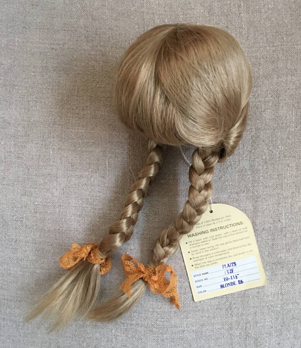 10w ビスクドール用ウィッグ Wee 3 Collection PLAITS(PT2F) サイズ10-11.5インチ BLONDE E6 (ブロンド)_画像6