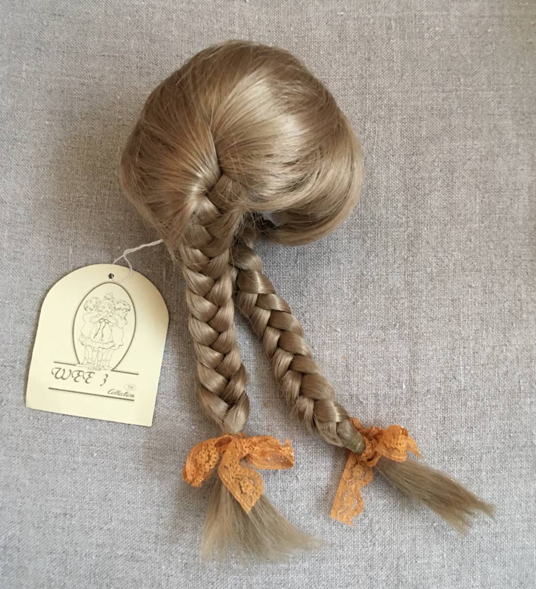 10w ビスクドール用ウィッグ Wee 3 Collection PLAITS(PT2F) サイズ10-11.5インチ BLONDE E6 (ブロンド)_画像5