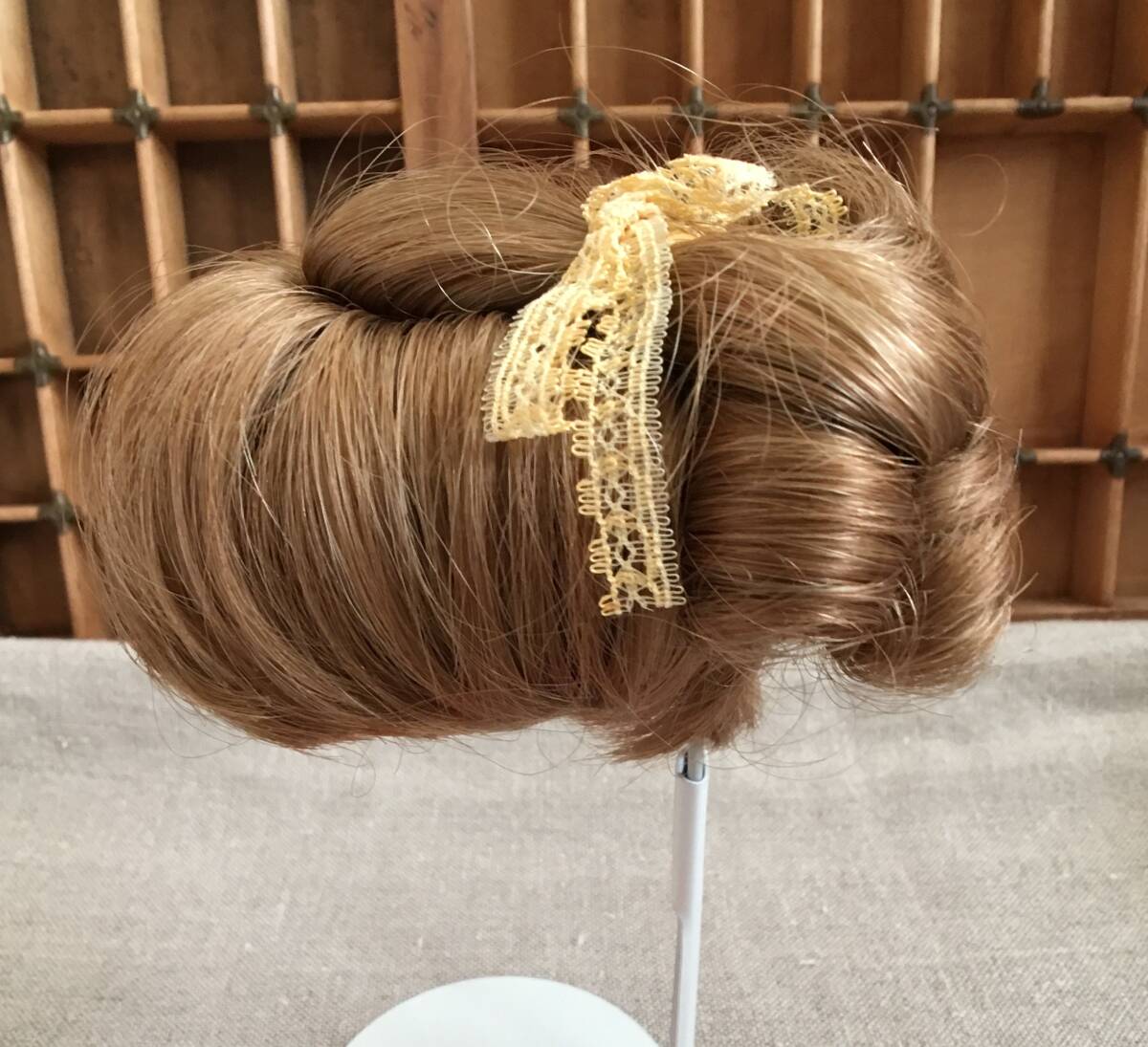 08w ビスクドール用ウィッグ La Sioux LS 2827 サイズ 6-7インチ ANTIQUE BLONDE (アンティーク ブロンド)_画像6