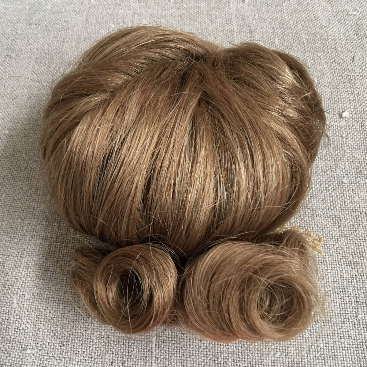 08w ビスクドール用ウィッグ La Sioux LS 2827 サイズ 6-7インチ ANTIQUE BLONDE (アンティーク ブロンド)_画像5