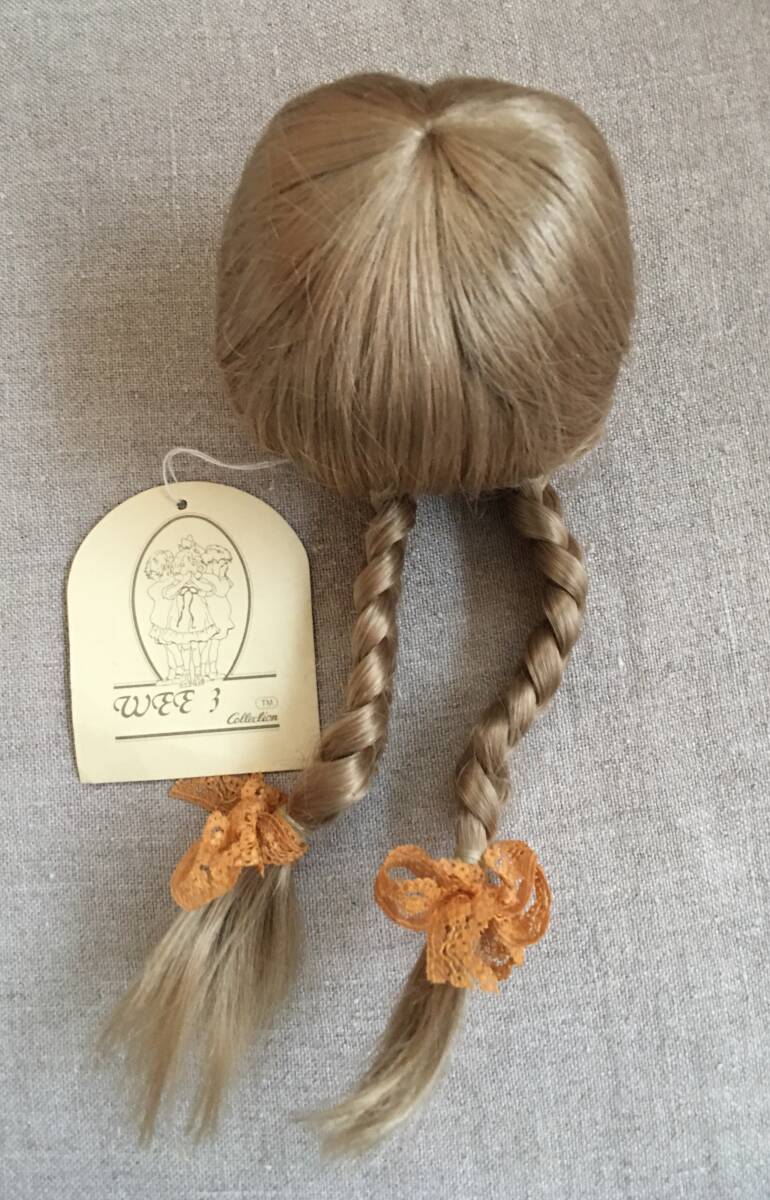 10w ビスクドール用ウィッグ Wee 3 Collection PLAITS(PT2F) サイズ10-11.5インチ BLONDE E6 (ブロンド)_画像7