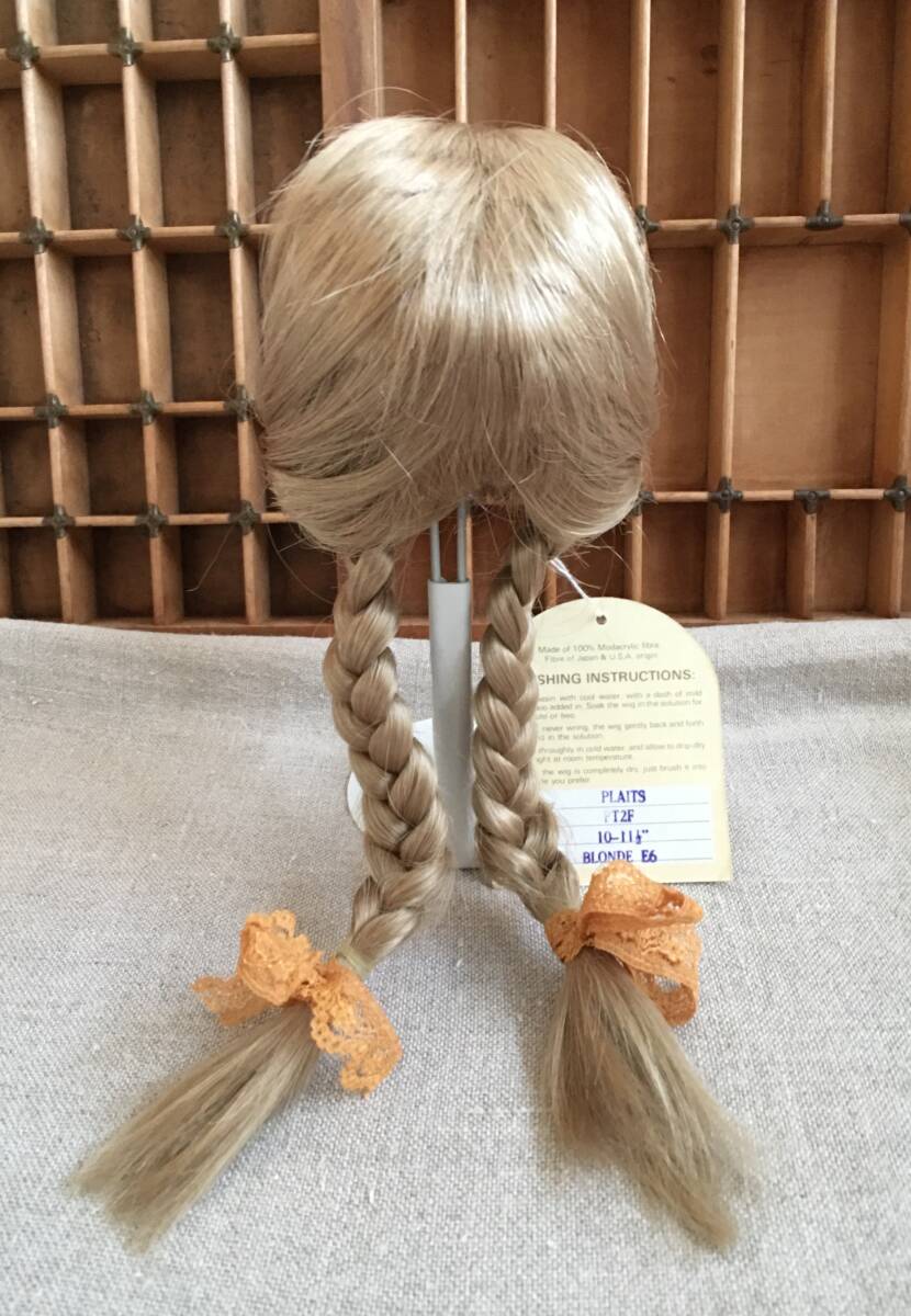 10w ビスクドール用ウィッグ Wee 3 Collection PLAITS(PT2F) サイズ10-11.5インチ BLONDE E6 (ブロンド)_画像4