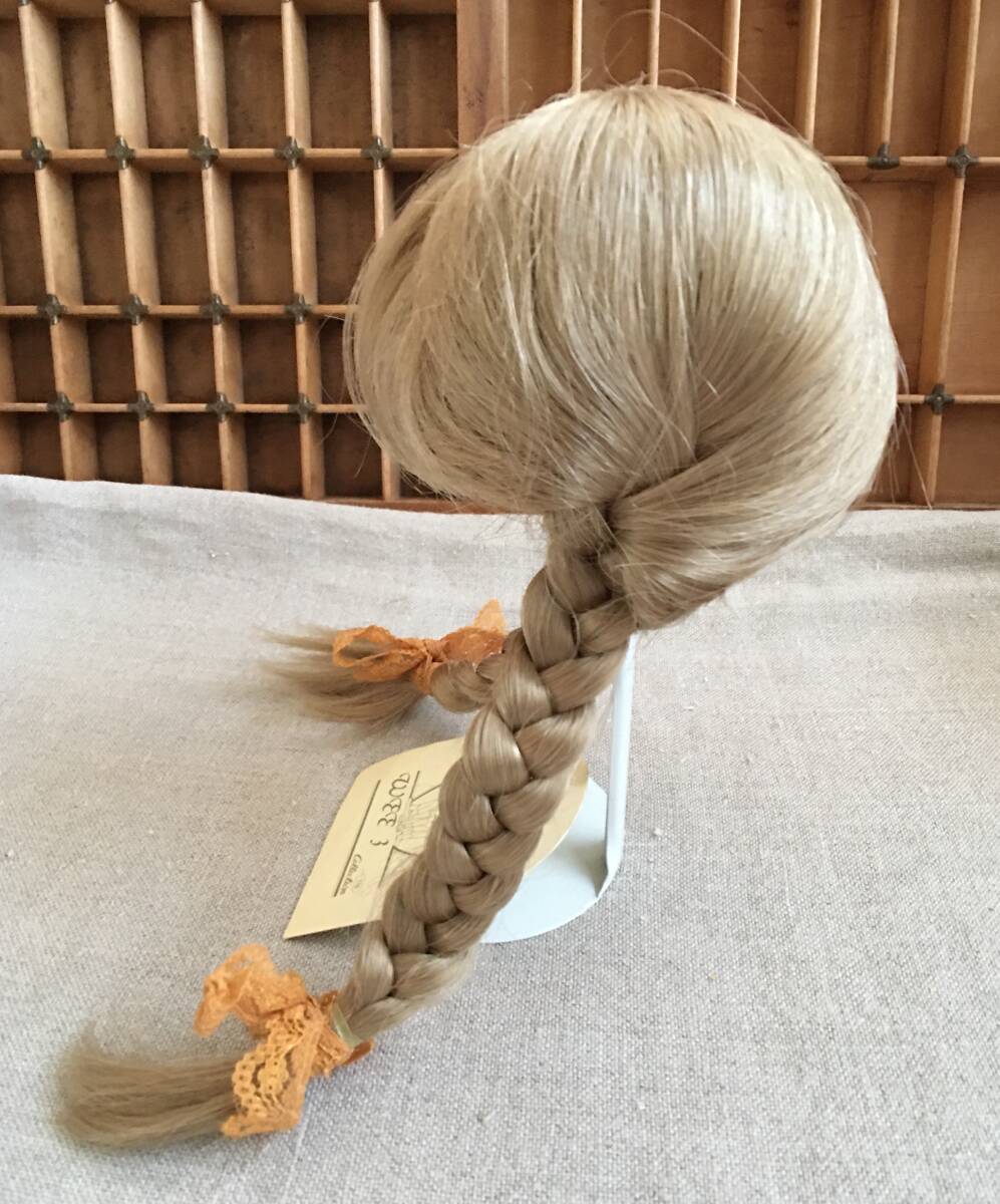 10w ビスクドール用ウィッグ Wee 3 Collection PLAITS(PT2F) サイズ10-11.5インチ BLONDE E6 (ブロンド)_画像2