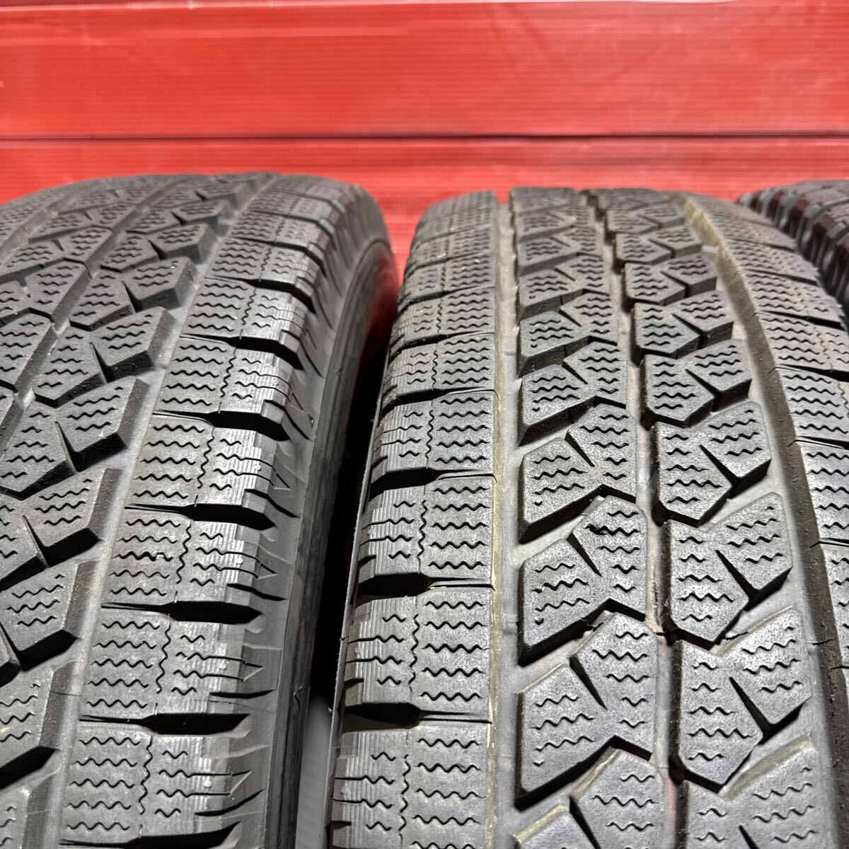 215/85R16 120/118L LT BRIDGESTONE BLIZZAK W979 215/85-16 ブリヂストン　LT スタッドレス　2022年国産　10ミリ以上　5本セット_画像2