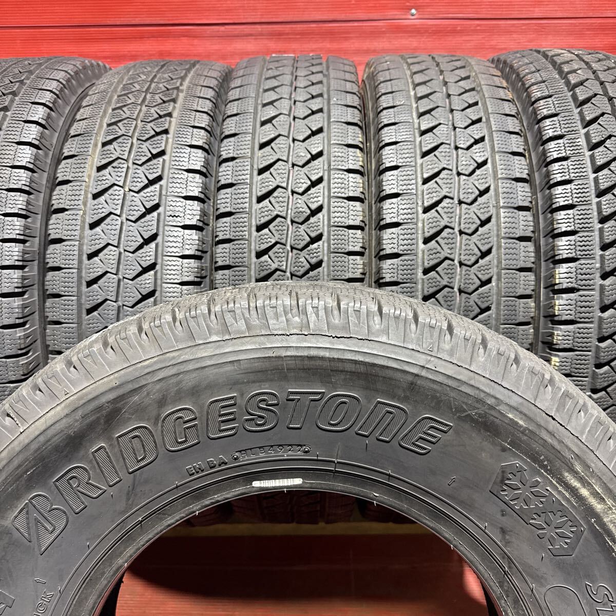 215/85R16 120/118L LT BRIDGESTONE BLIZZAK W979 215/85-16 ブリヂストン　LT スタッドレス　2022年国産　10ミリ以上　5本セット_画像5