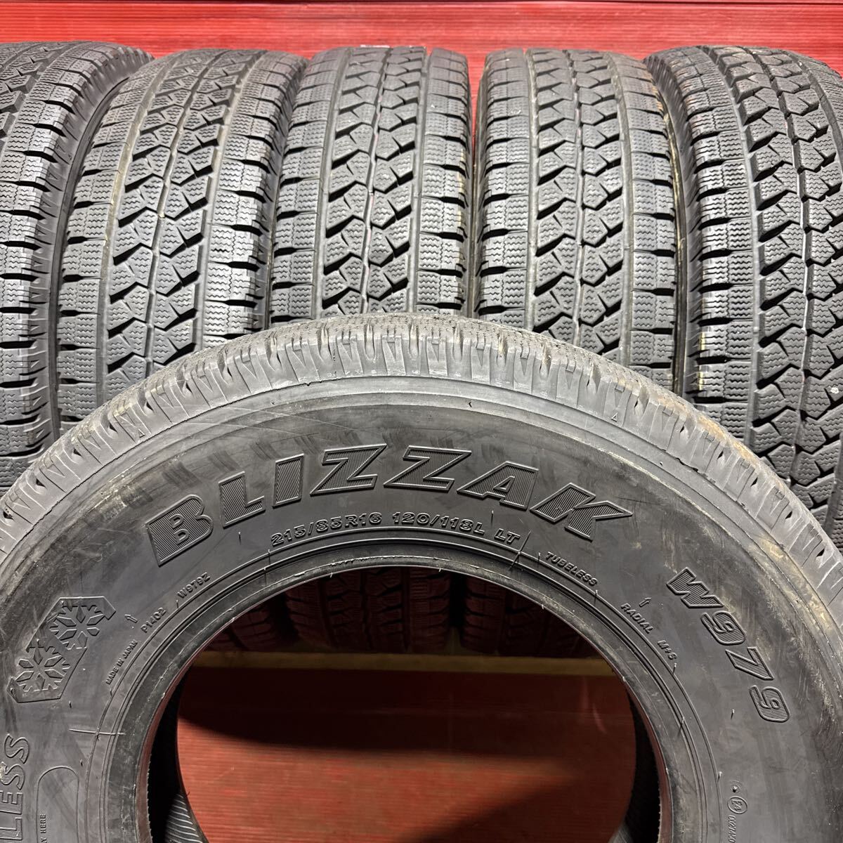 215/85R16 120/118L LT BRIDGESTONE BLIZZAK W979 215/85-16 ブリヂストン　LT スタッドレス　2022年国産　10ミリ以上　5本セット_画像6
