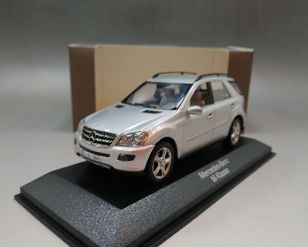 メルセデス?ベンツ ディラーモデル 1/43 メルセデスベンツ　Mクラス　シルバー　B66962211