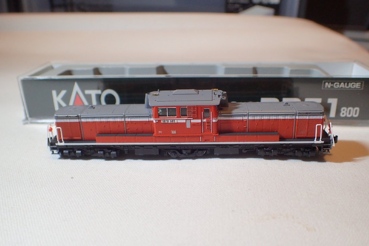 美品 KATO 7008-6 DD51-800 1両 フライホイール搭載 昼白色LEDライト 黒染め車輪 DD51-897 Nゲージ ディーゼル機関車_画像3