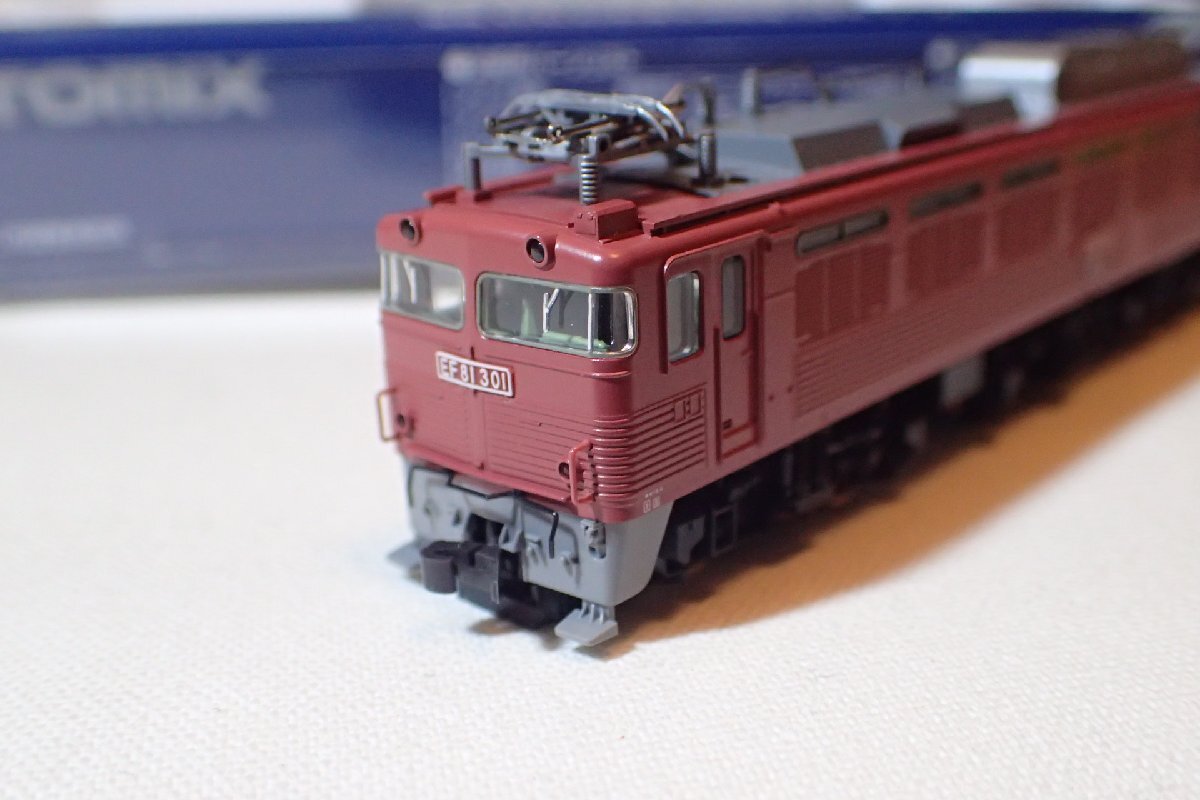 美品 TOMIX 9133 EF81-300(1次型・ローズ) 1両 フライホイール 昼白色LEDライト 常磐線で活躍 EF81-301 Nゲージ 電気機関車_画像2