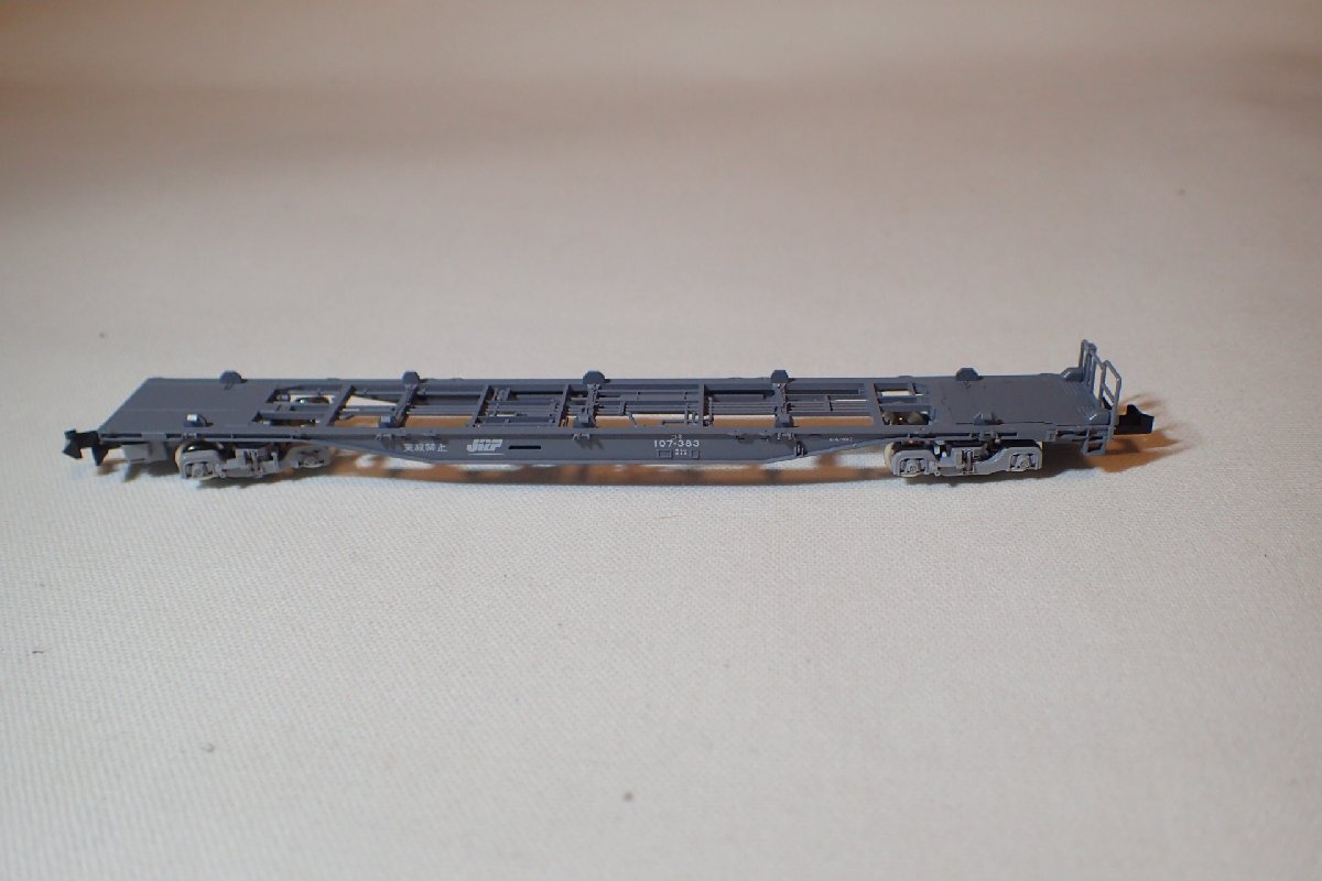 美品 TOMIX 8717 コキ107 コンテナ車 テールランプ付 1両 透け床板 コキ107-383 Nゲージ 貨物列車_画像3