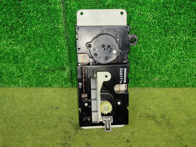 ダッジ ラム トラック 1500 5.9 V8 4WD・1998年モデル 左ハンドル車・エアコンコントロールスイッチ・ドアミラーヒータースイッチ付_画像3