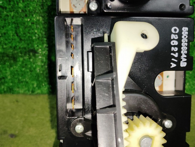 ダッジ ラム トラック 1500 5.9 V8 4WD・1998年モデル 左ハンドル車・エアコンコントロールスイッチ・ドアミラーヒータースイッチ付_画像4