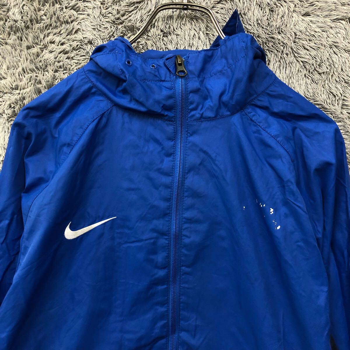 NIKE ナイキ ナイロンジャケット ウインドブレーカー サイズM ブルー 青 ロゴ刺繍 ジップアップ メンズ トップス 最落なし(837)_画像1