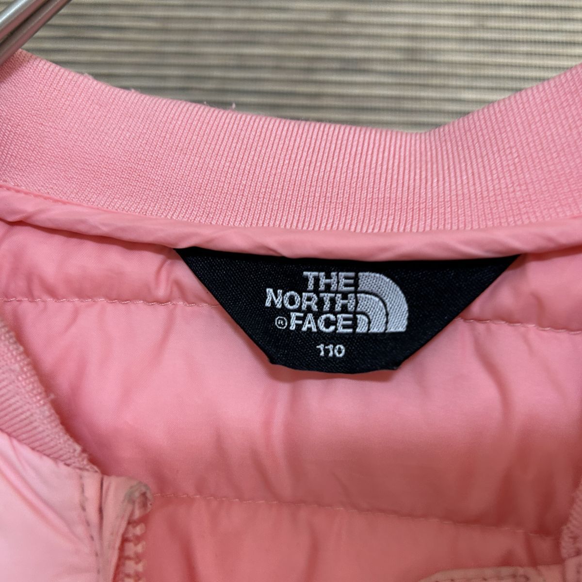 ノースフェイス 中綿ジャケットTBALL 子供110 ピンク刺繍 キッズH1 古着 入手困難 激レア 希少 人気 ワンポイントロゴ 袖ロゴ_画像10