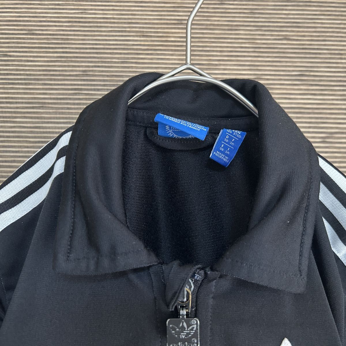 【アディダス】ジャージトラックジャケット　子供110黒　刺繍トレフォイルH1 古着　入手困難　激レア　人気　キッズ　ブラック_画像2