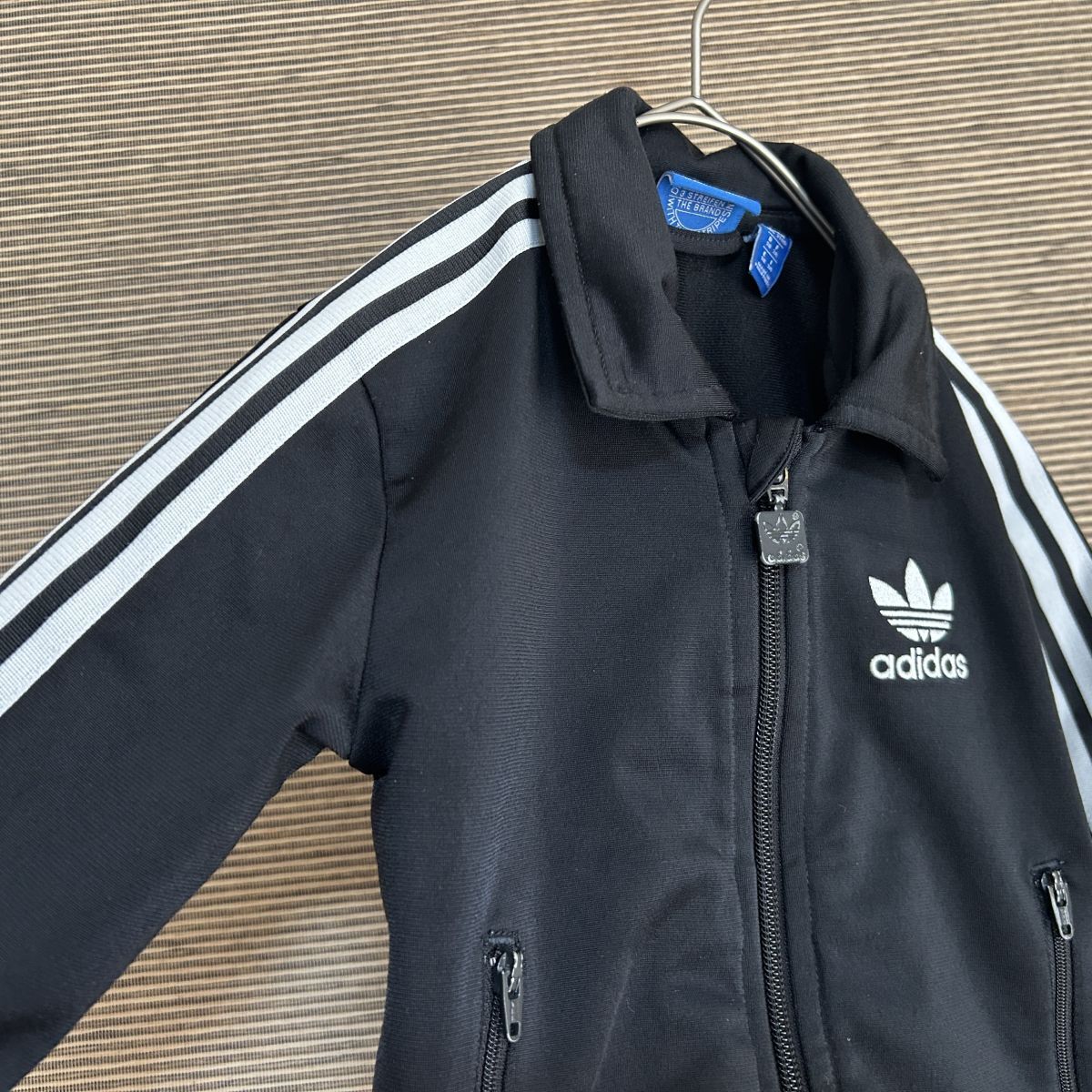 【アディダス】ジャージトラックジャケット　子供110黒　刺繍トレフォイルH1 古着　入手困難　激レア　人気　キッズ　ブラック_画像7