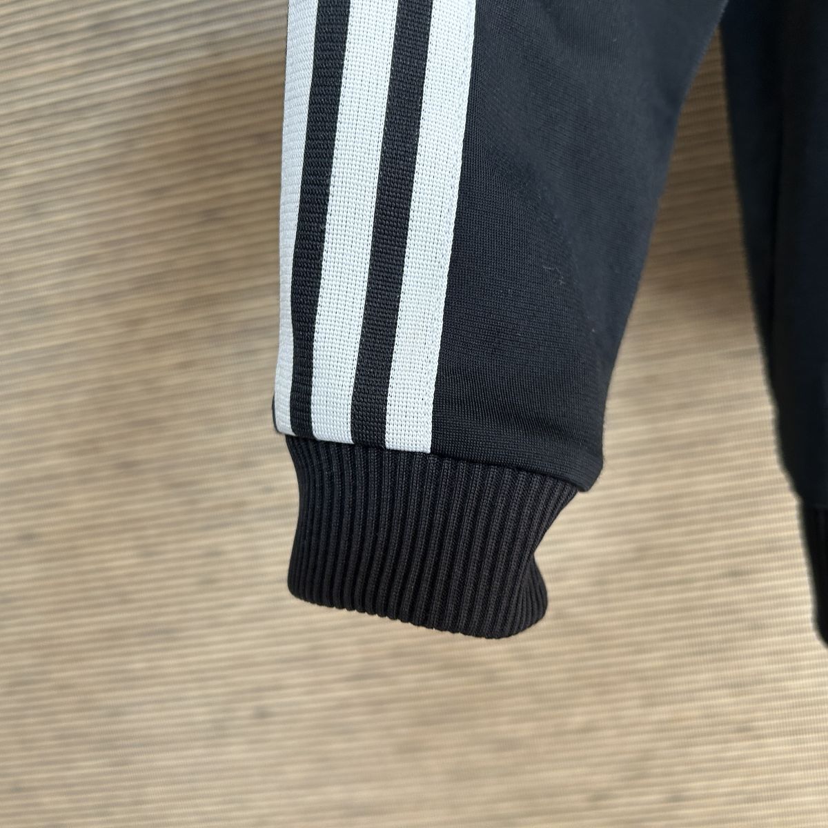 【アディダス】ジャージトラックジャケット　子供110黒　刺繍トレフォイルH1 古着　入手困難　激レア　人気　キッズ　ブラック_画像8