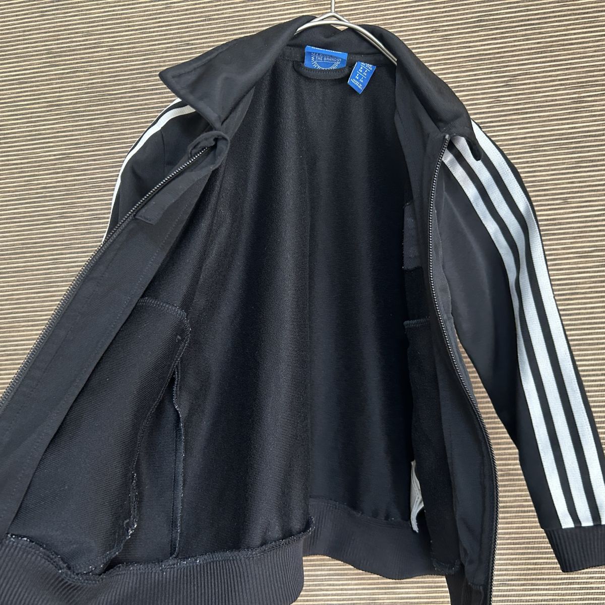 【アディダス】ジャージトラックジャケット　子供110黒　刺繍トレフォイルH1 古着　入手困難　激レア　人気　キッズ　ブラック_画像9